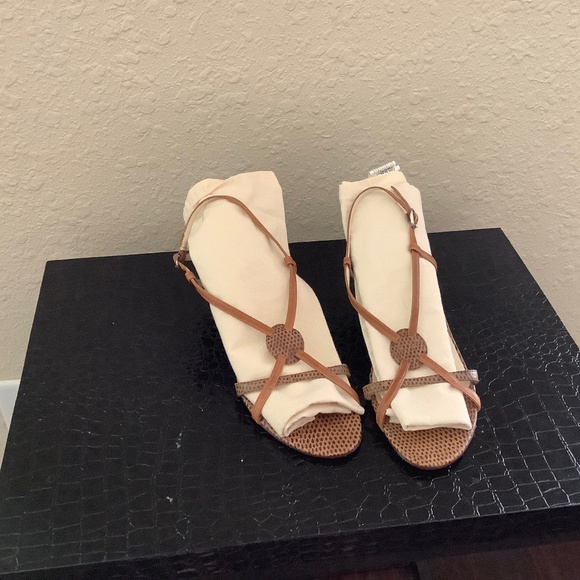Sandals - Picture 1 of 4